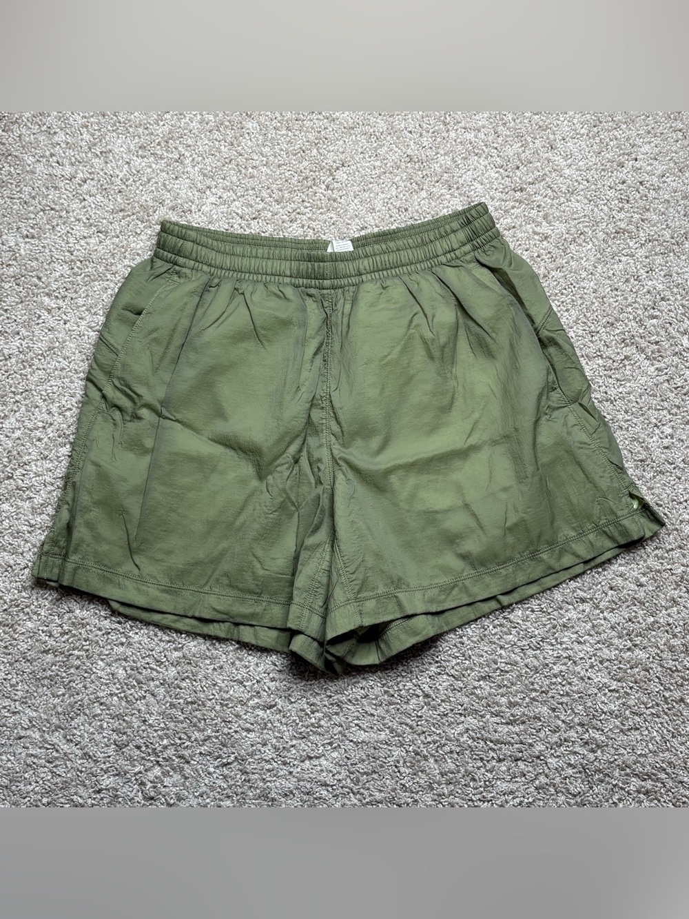 Lululemon Lightweight Mid-Rise Active Short 5" Linerless